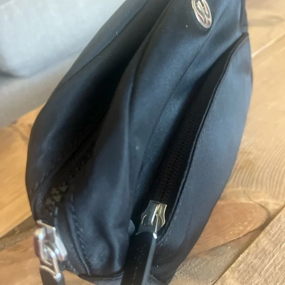 lululemon athletica Black 2L city essential pouch - Picture 5 of 6